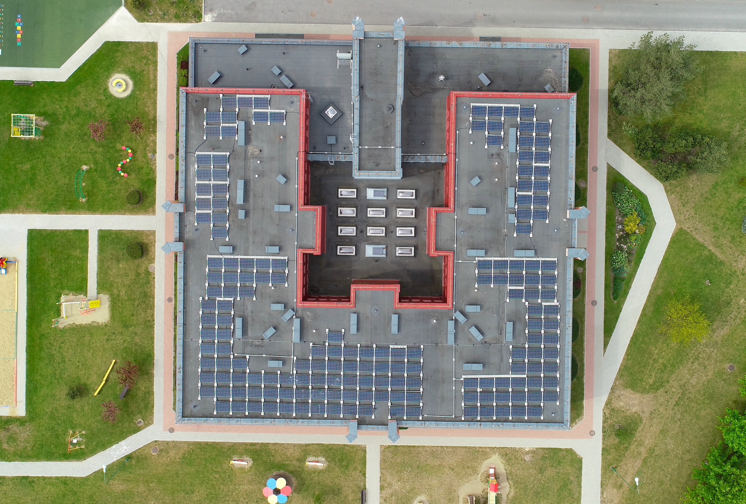 solar modules are mounted on the roof of the nursery
