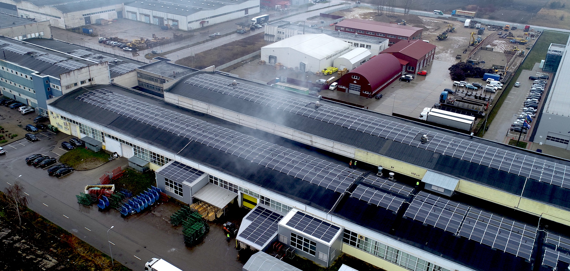 UAB Stronglasas saulės moduliai ant sumontuoti ant stogo
