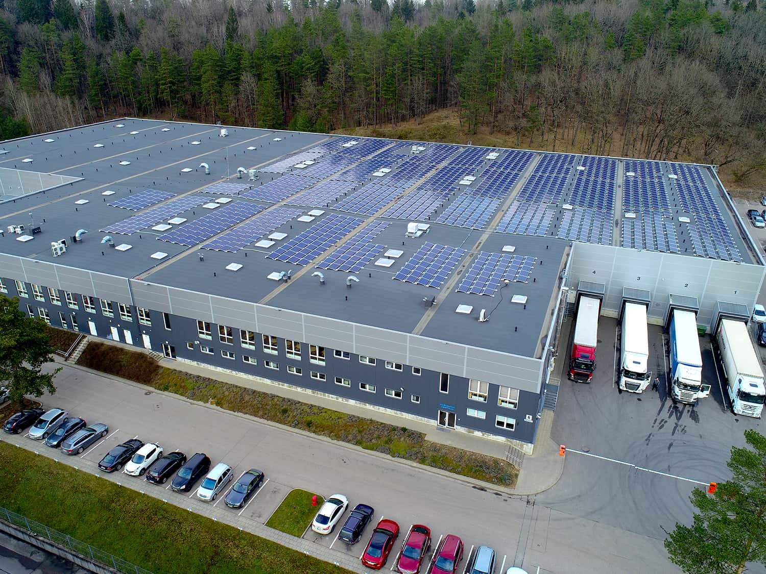 Suntech saulės modulių elektrinės ant Humana LT stogo