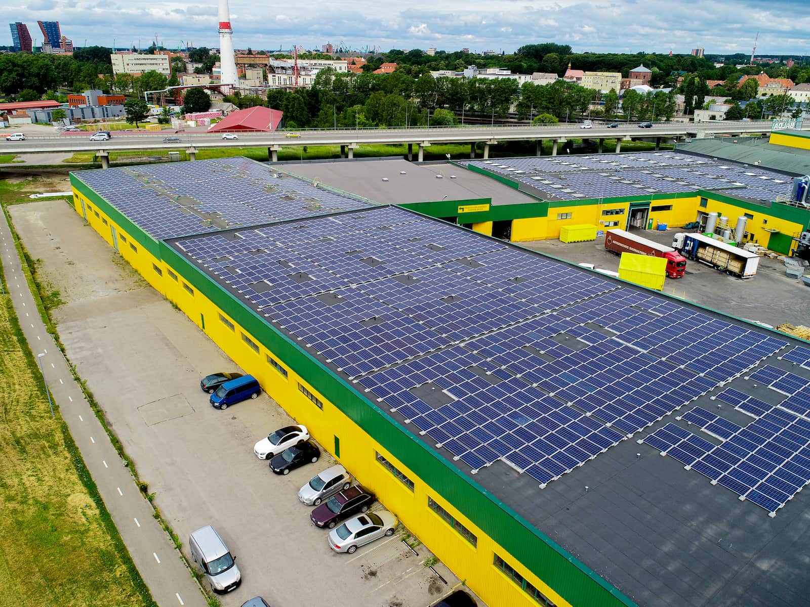 1000kW saulės elektrinės ant Klaipėdos baldų stogo