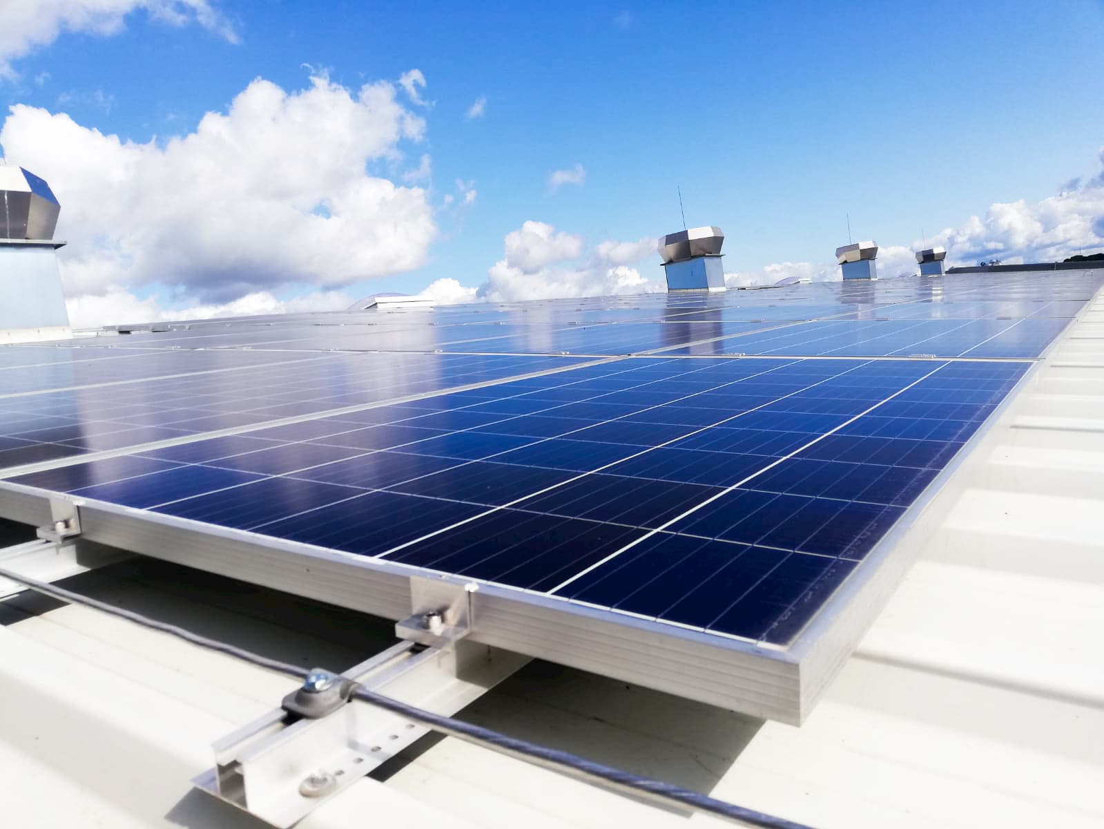 Eternia solar įvykdytas saulės elektrinių projektas