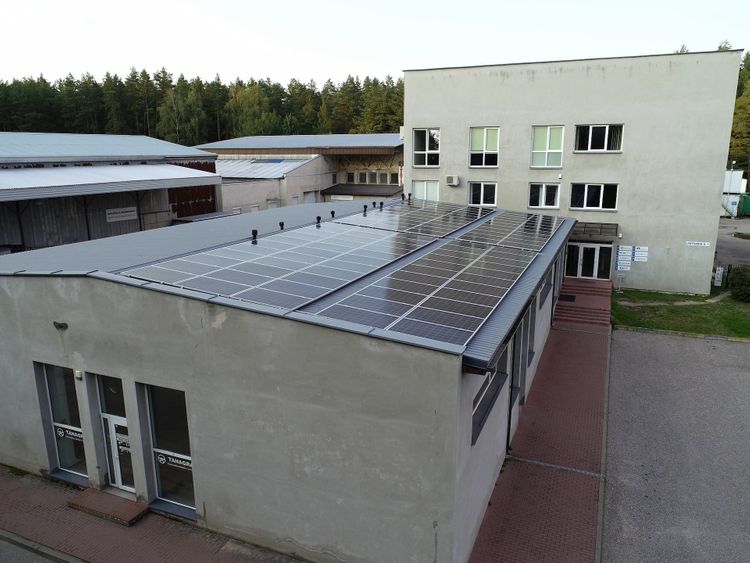 Saulės elektrinės sumontuotos ant UAB Specprojektas stogo