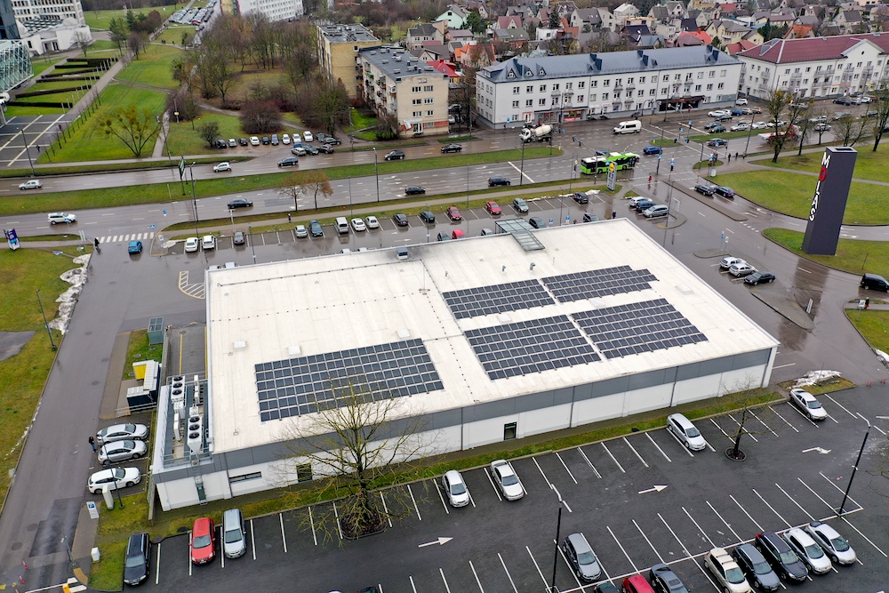 Saulės elektrinės įrengtos ant Lidl Lietuva stogo