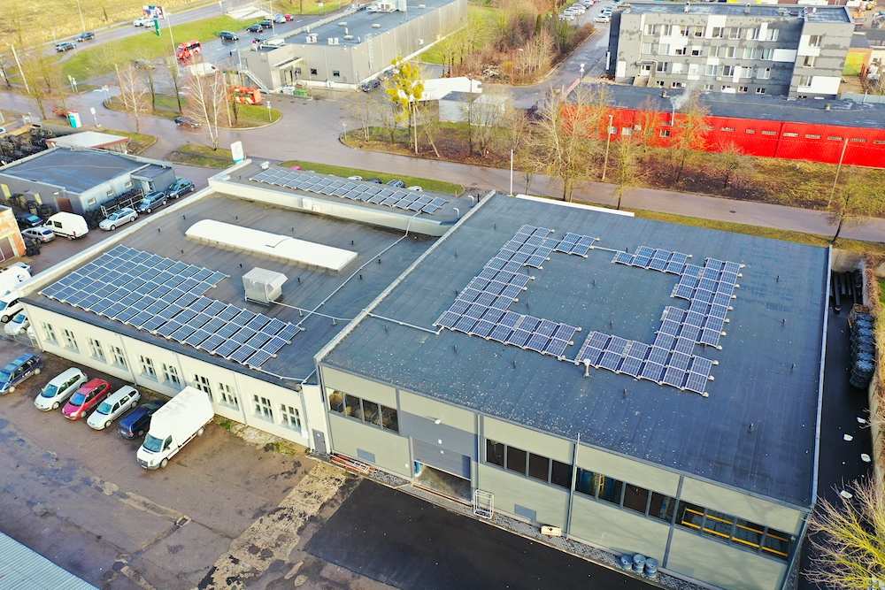 Saulės elektrine ant Eneka įmonės stogo