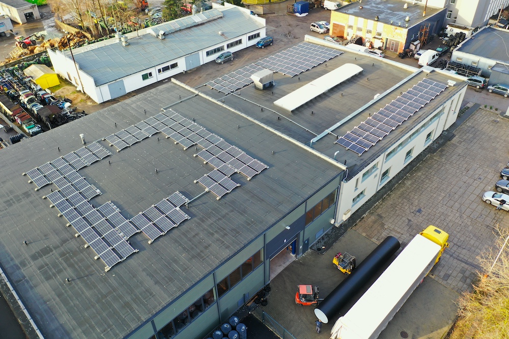 Eternia solar įrengė saulės elektrinė ant įmonės stogo