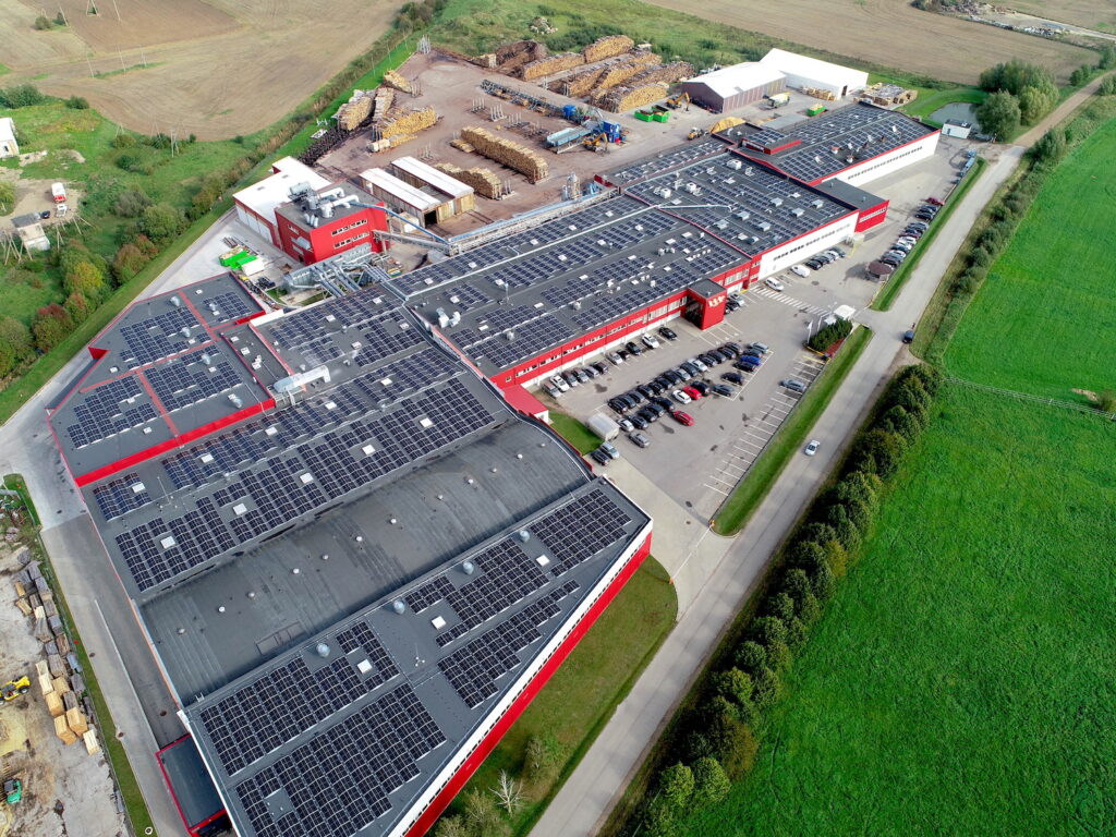 Įrengta saulės elektrinė ant stogo UAB, Sakuona